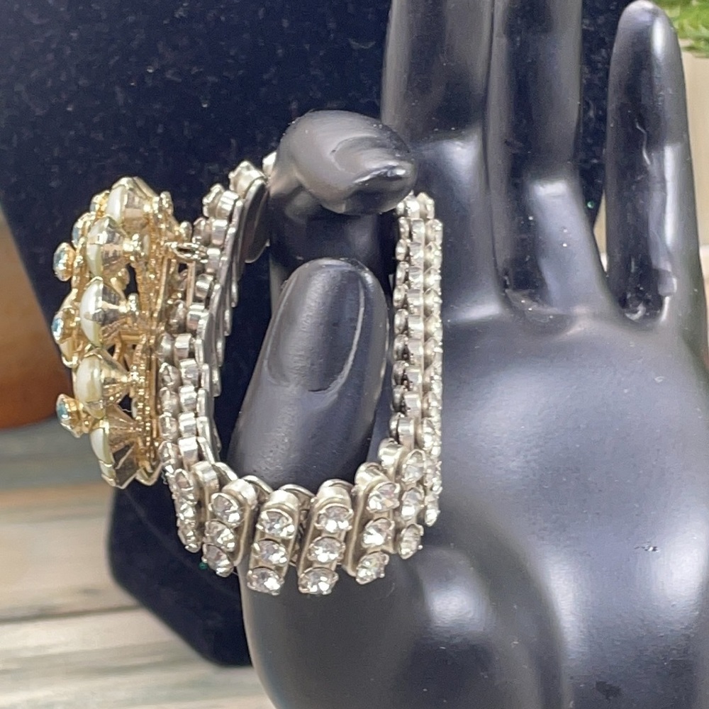 ⭐️Adorned Crown artisan assemblage rhinestone blue cluster stretch bracelet - Picture 2 of 8